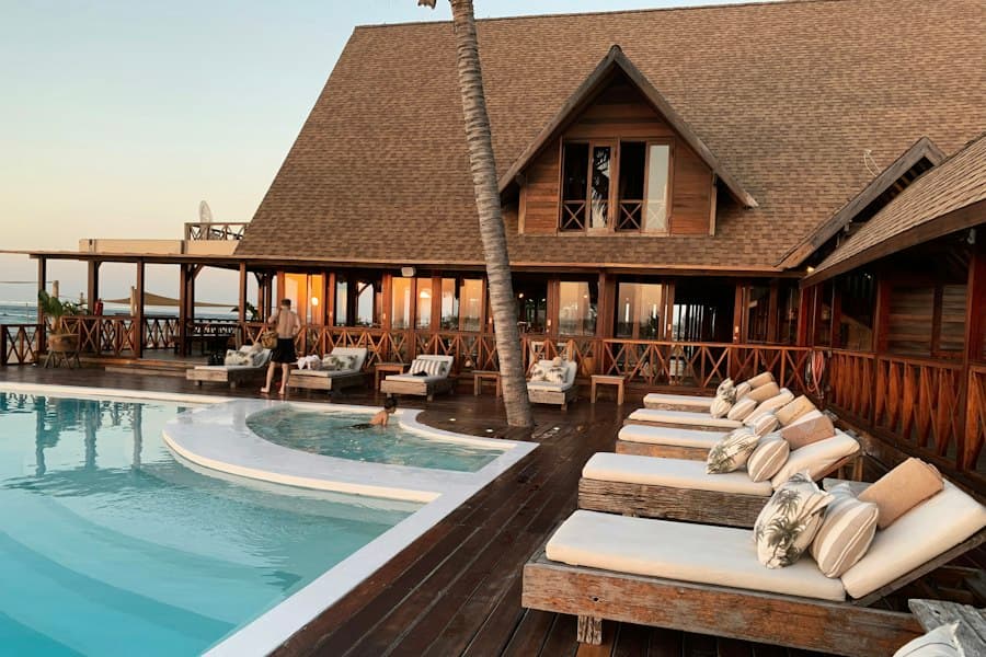 Elegant hotel swimming pool